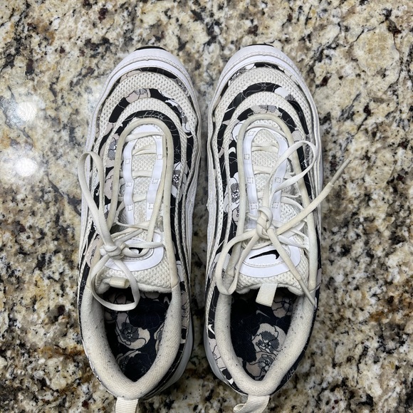 Nike Wmns Air Max SE Floral - Picture 2 of 6